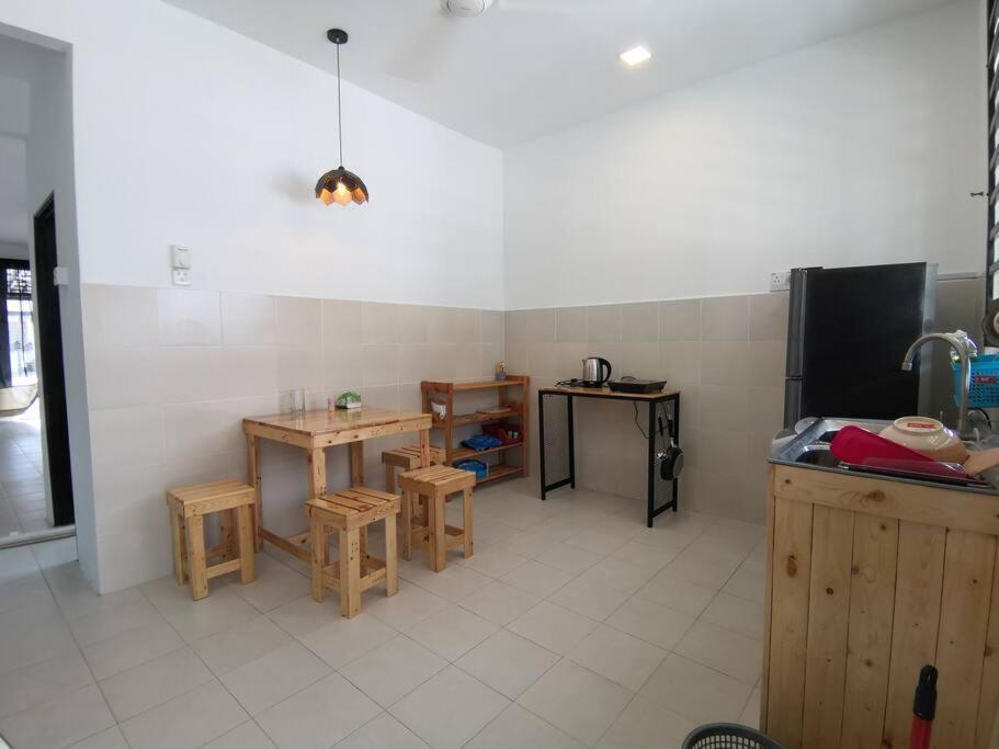 Modern , Spacious Gambang Ump 18 Guest House ภายนอก รูปภาพ